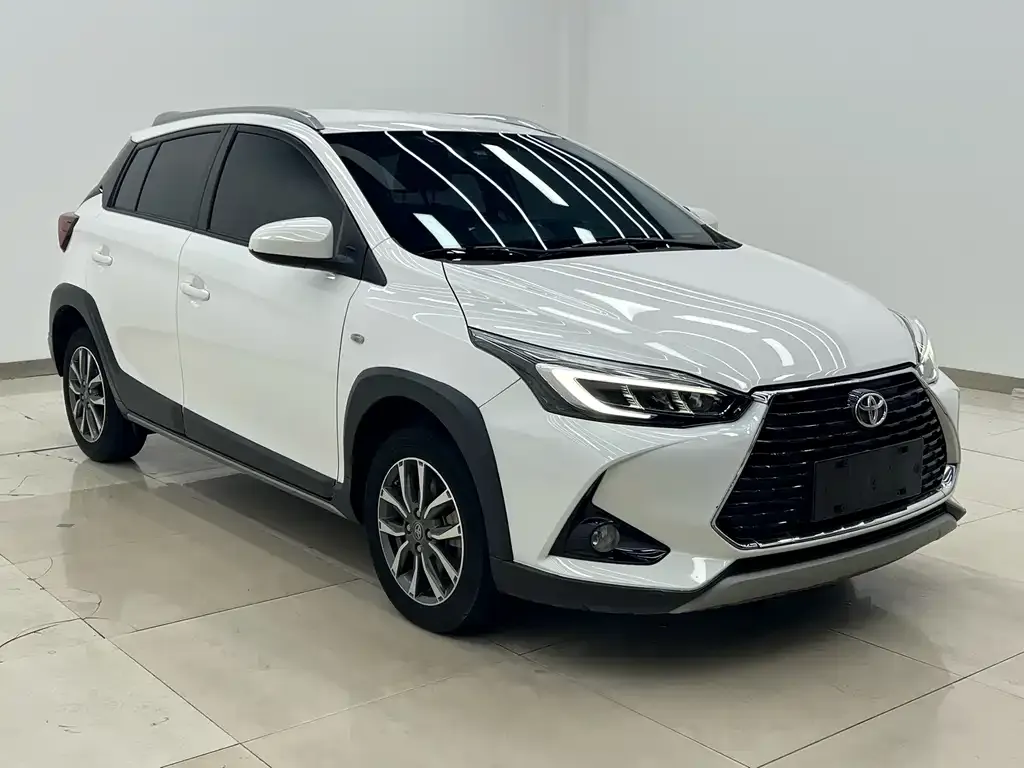 Toyota Yaris L — фото 2