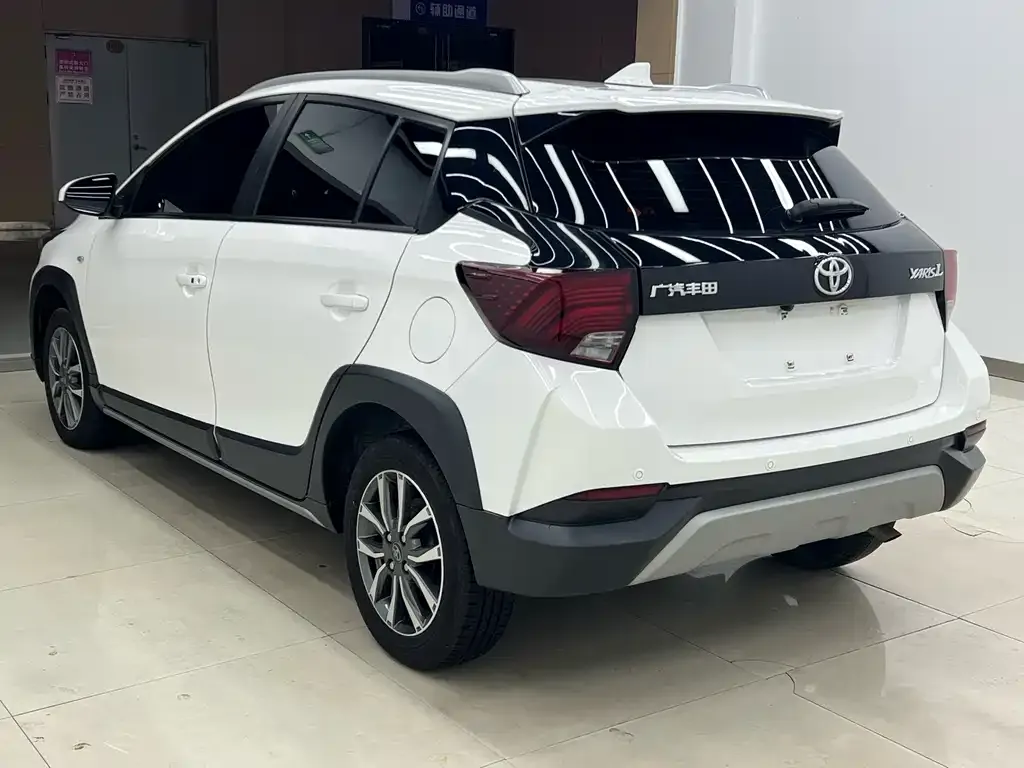Toyota Yaris L — фото 3