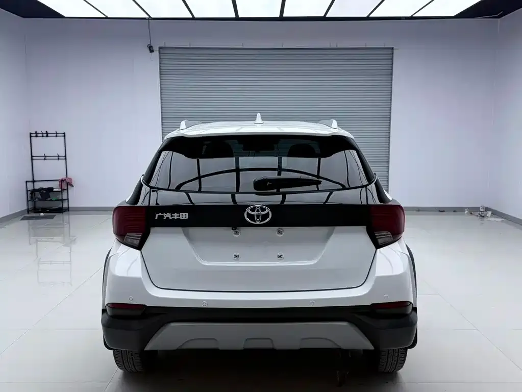 Toyota Yaris L — фото 4