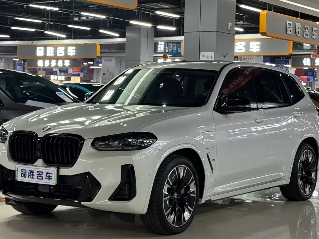 BMW iX3 — фото 1