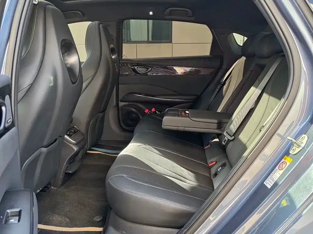 BYD Seal — фото 8