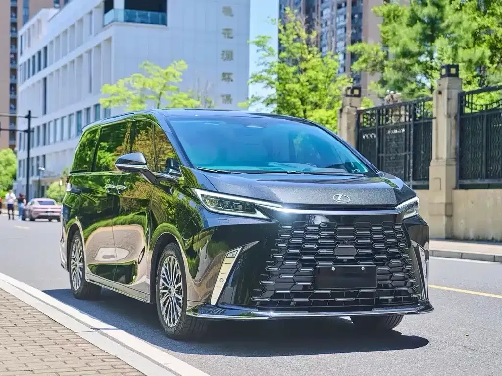 Lexus LM — фото 2