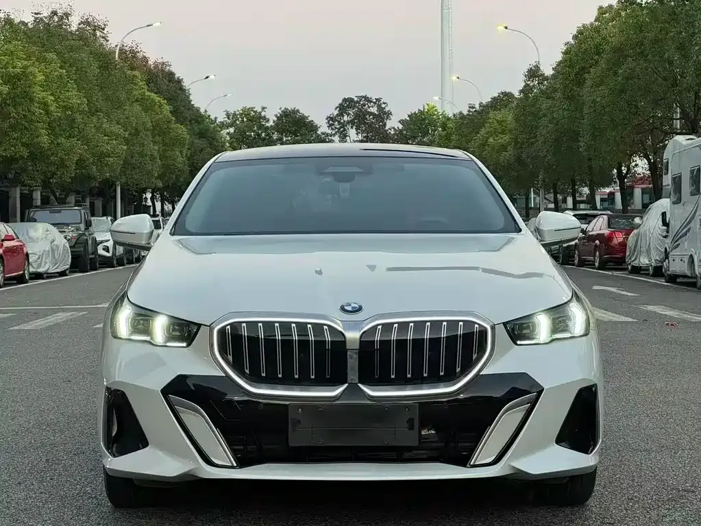 BMW 5 Series — фото 2