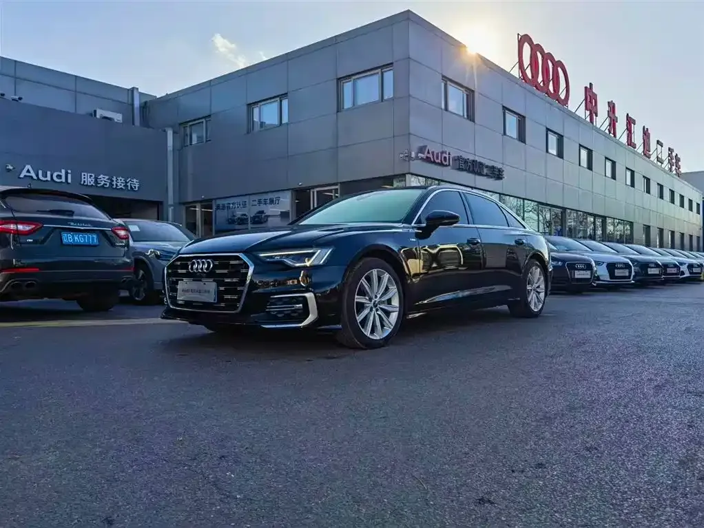 Audi A6L — фото 1