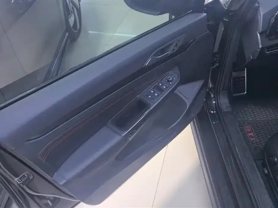 Volkswagen Golf GTI — фото 7