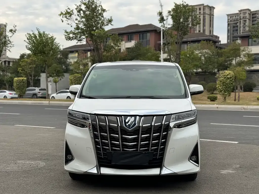 Toyota Alphard — фото 2