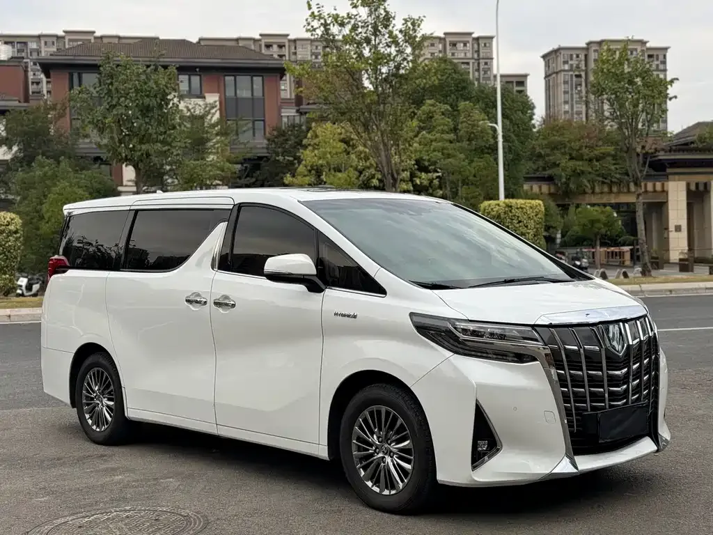 Toyota Alphard — фото 3