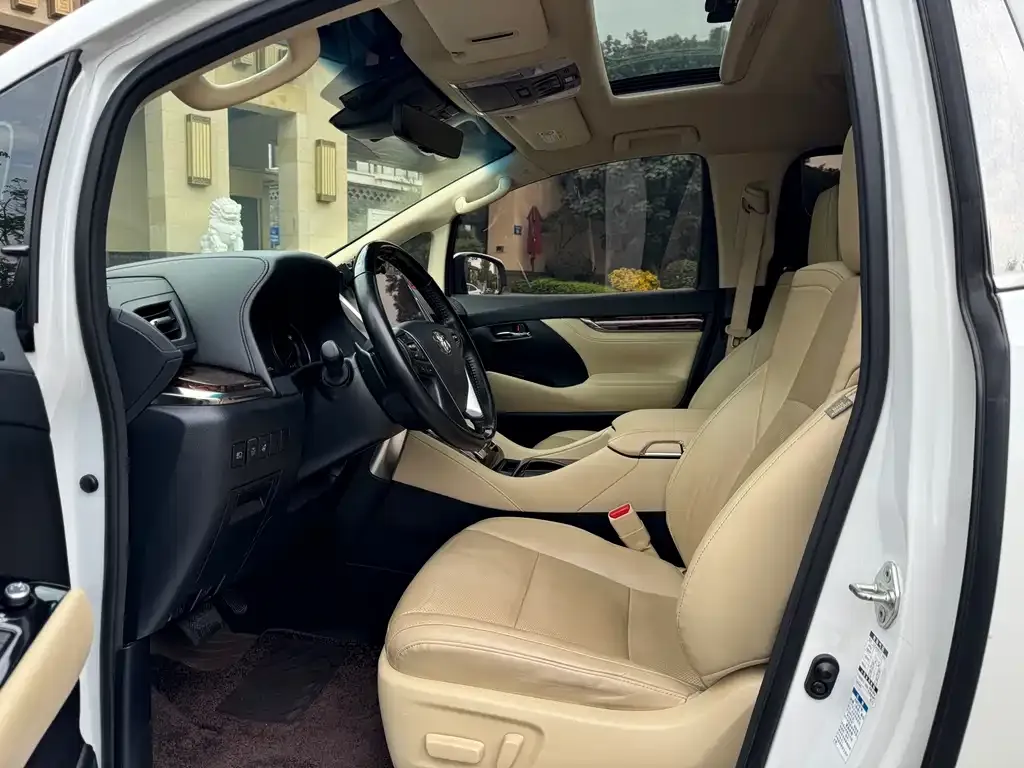 Toyota Alphard — фото 4