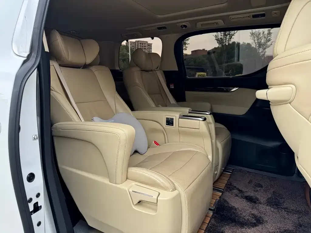 Toyota Alphard — фото 6