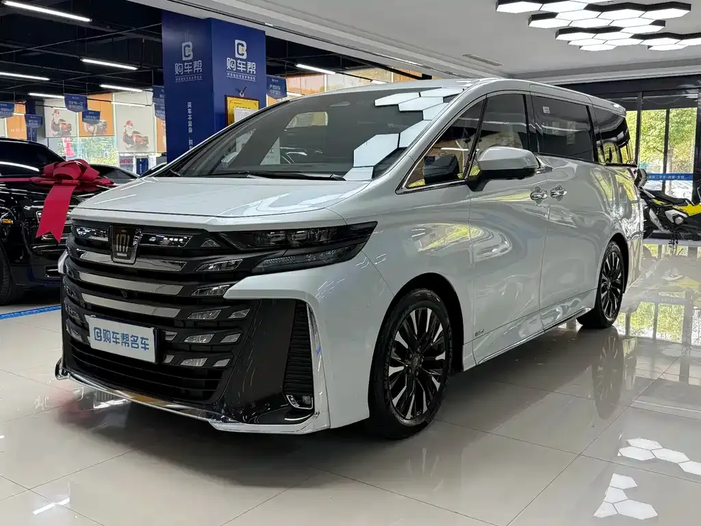 Toyota Vellfire — фото 1