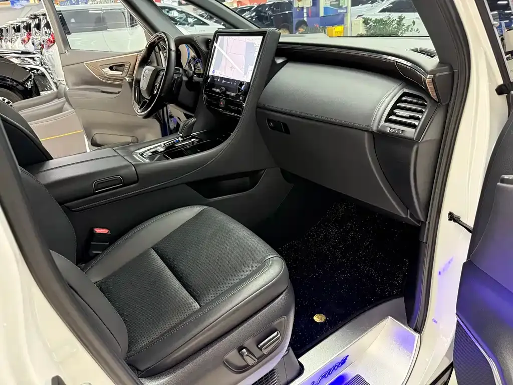 Toyota Vellfire — фото 10