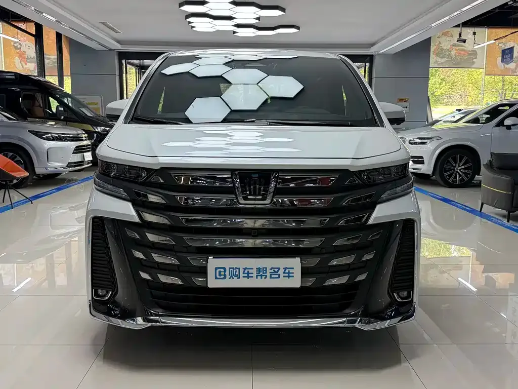 Toyota Vellfire — фото 2