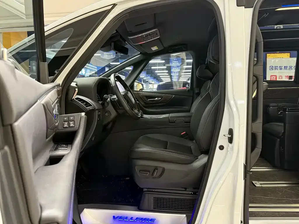 Toyota Vellfire — фото 5