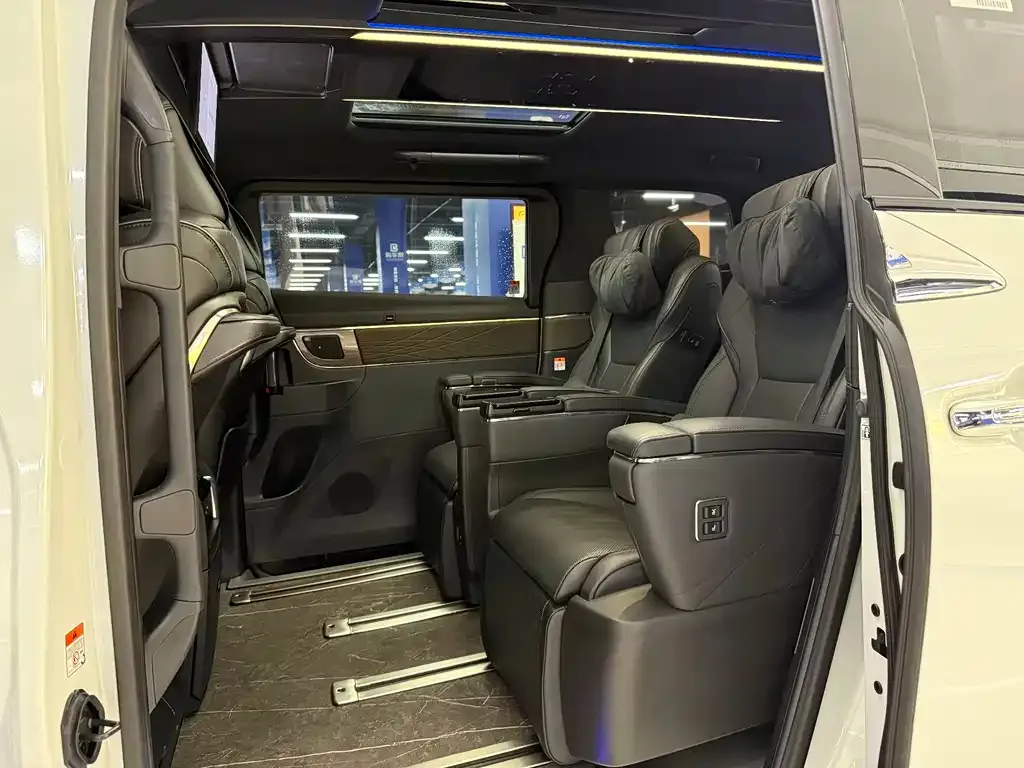 Toyota Vellfire — фото 6