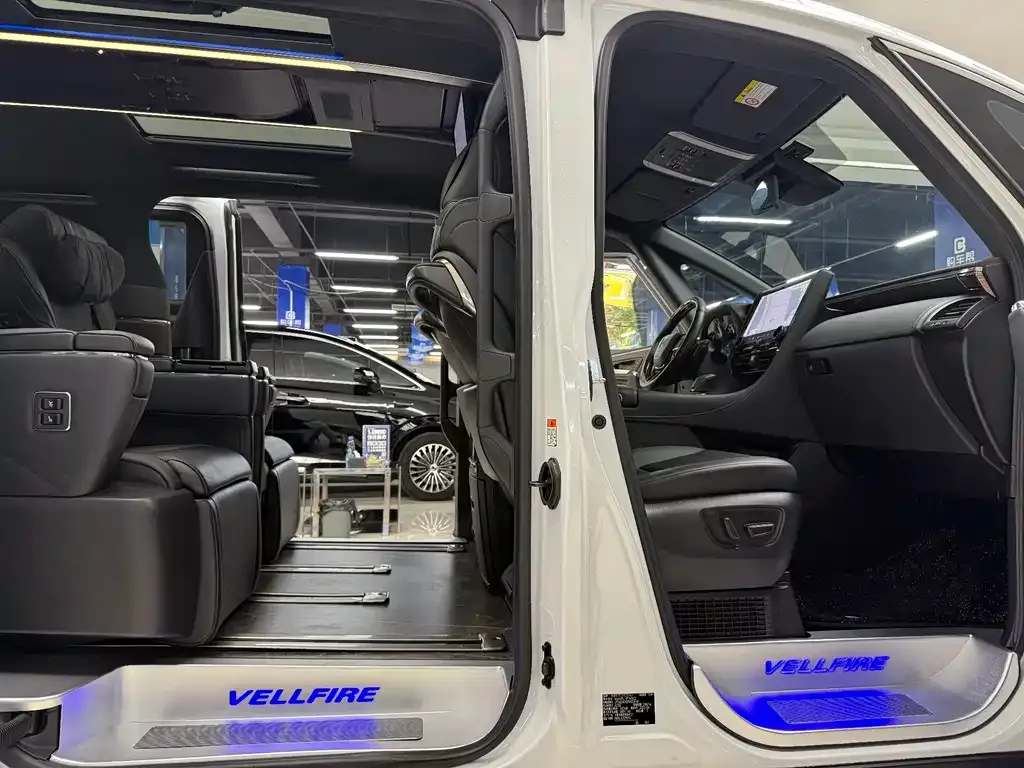 Toyota Vellfire — фото 8