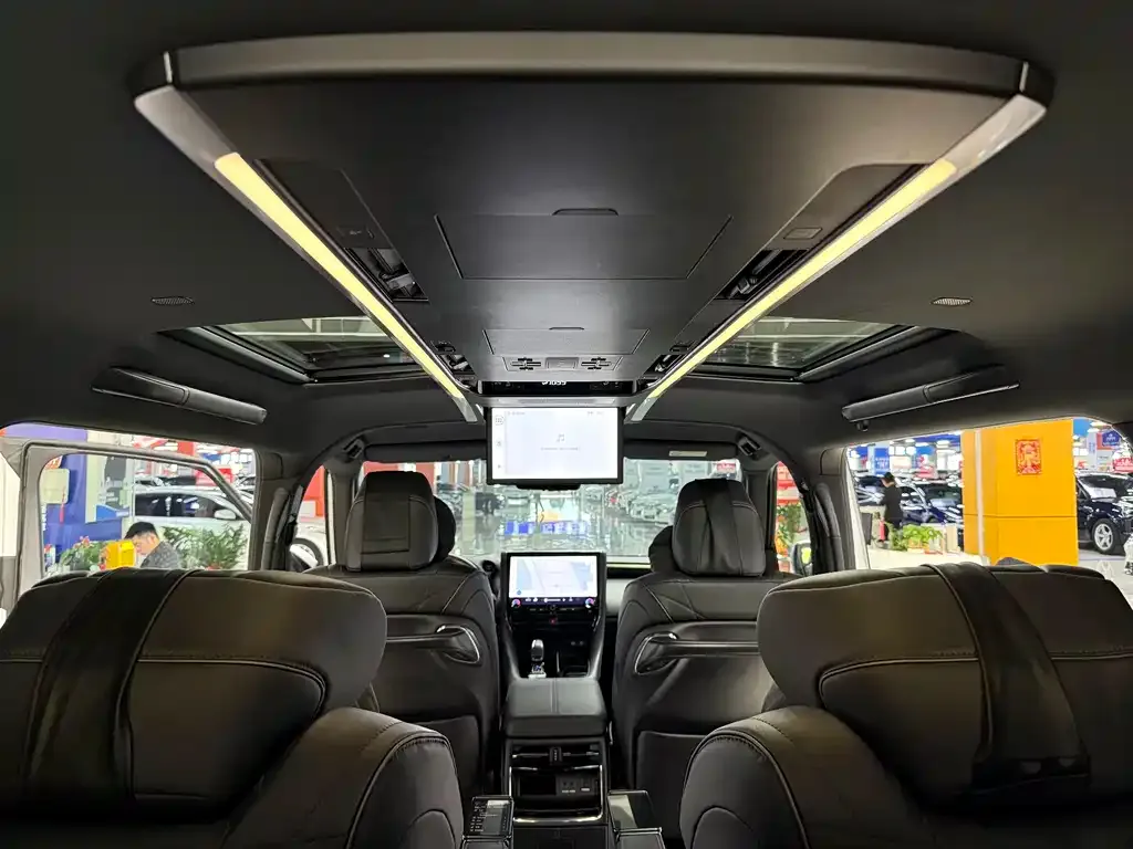 Toyota Vellfire — фото 9