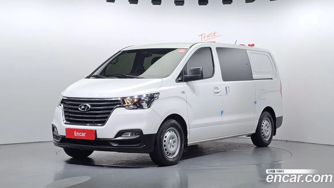 Hyundai Starex — фото 1
