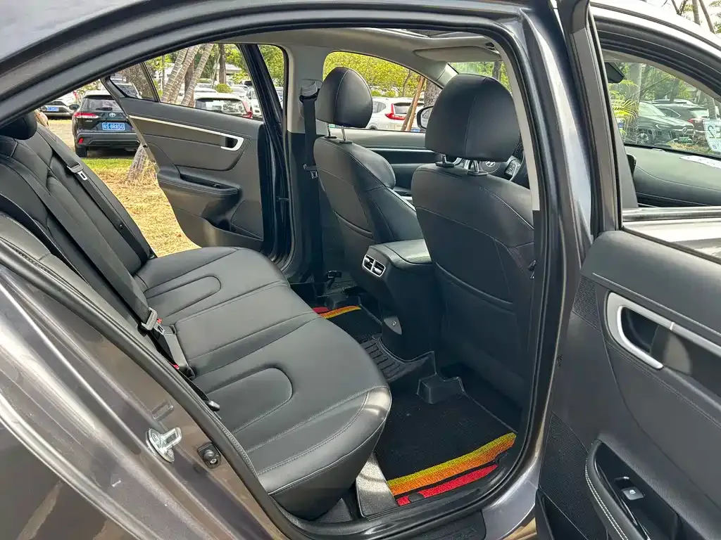 Hyundai Mistra — фото 10