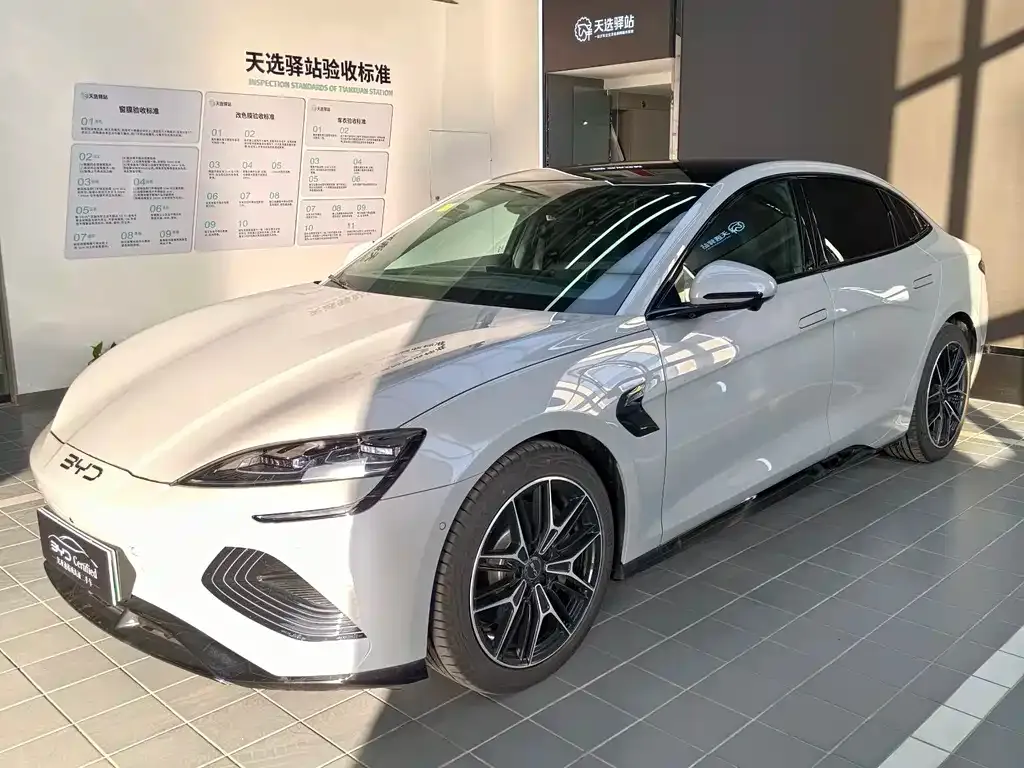 BYD Seal — фото 1