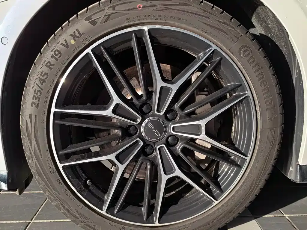 BYD Seal — фото 3