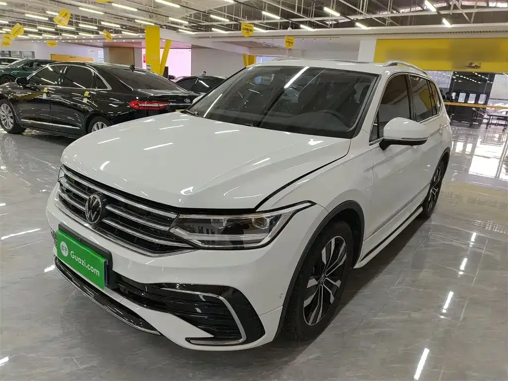 Volkswagen Tiguan L — фото 2