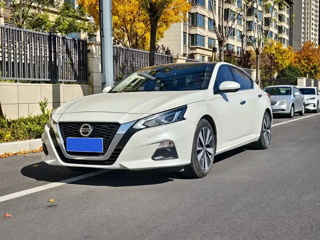 Nissan Teana — фото 1