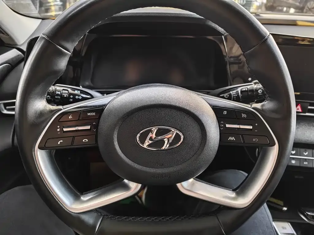 Hyundai Elantra — фото 10