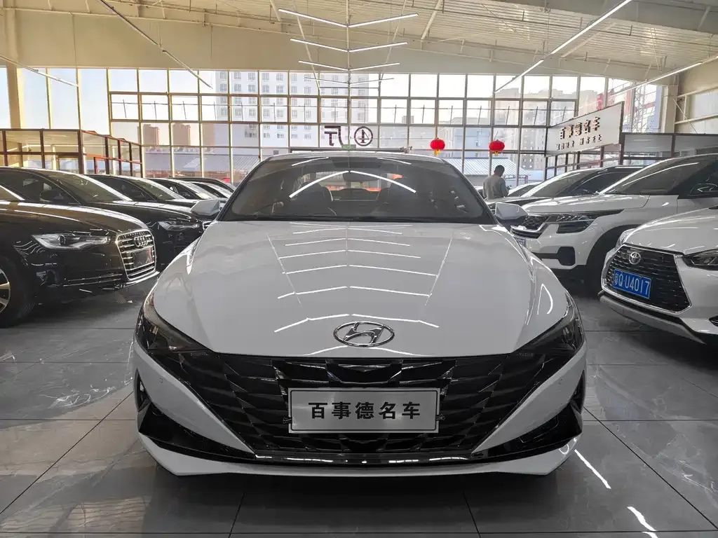 Hyundai Elantra — фото 2