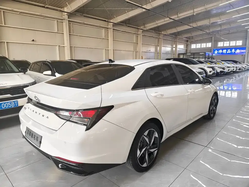 Hyundai Elantra — фото 6