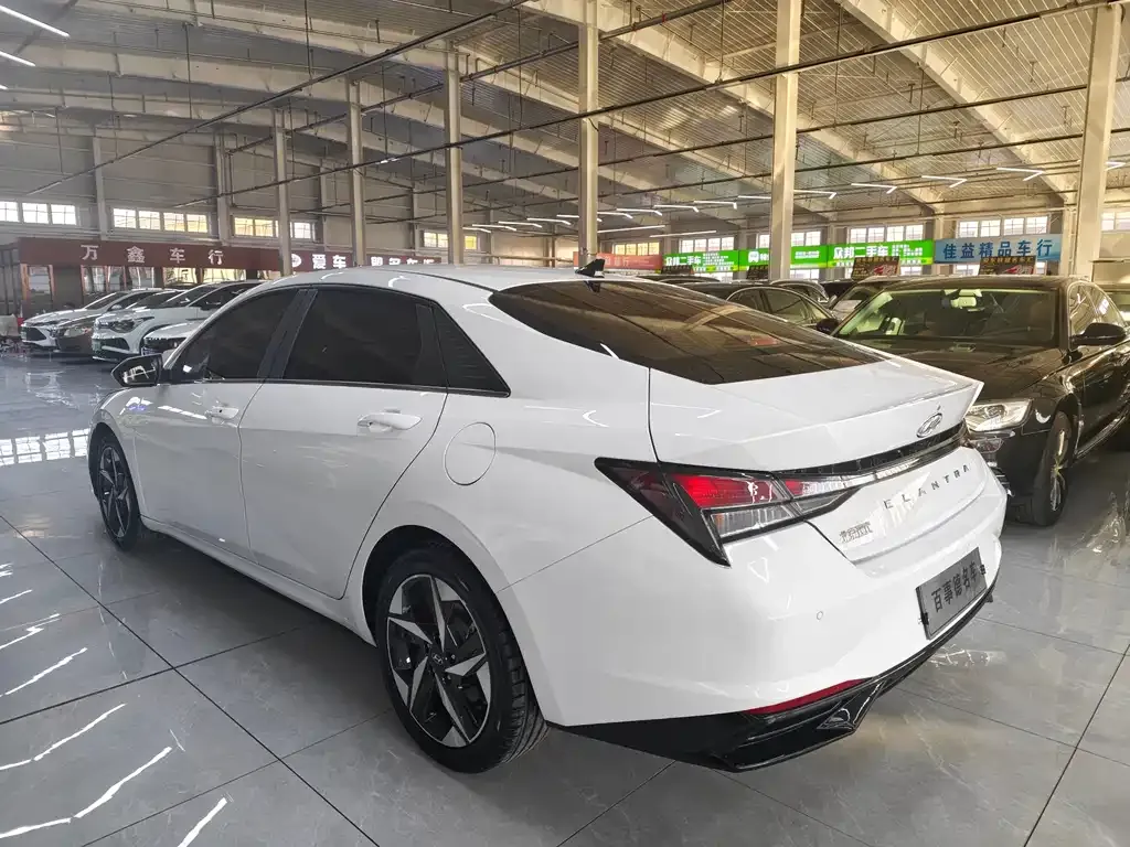 Hyundai Elantra — фото 8