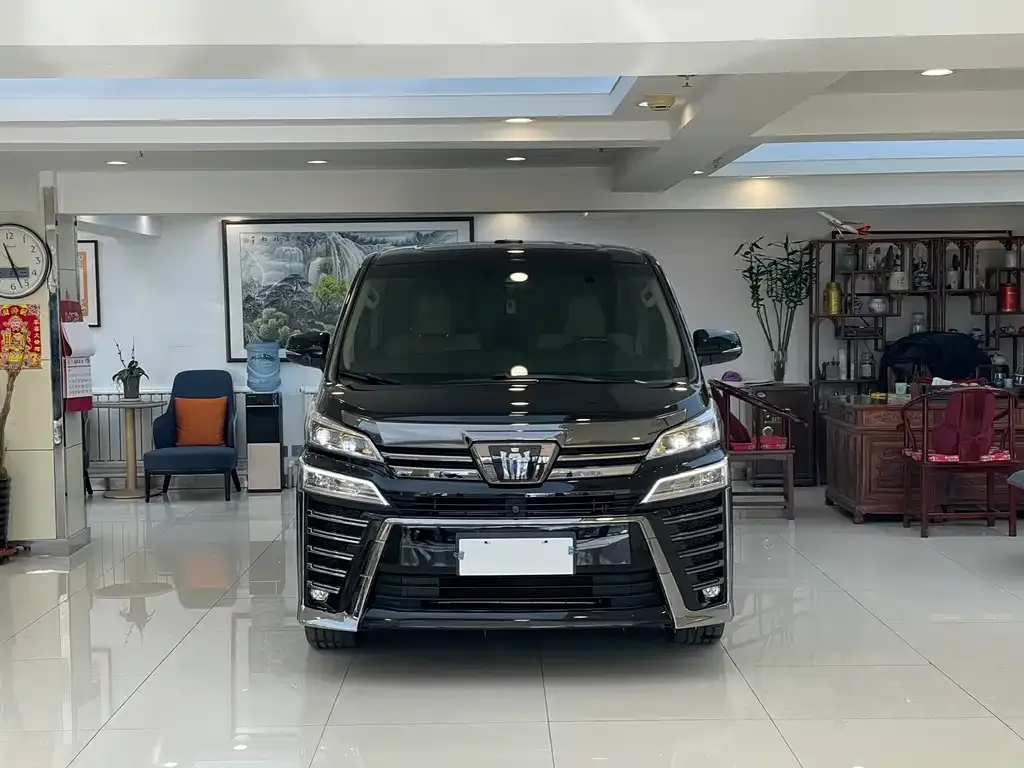 Toyota Alphard — фото 2