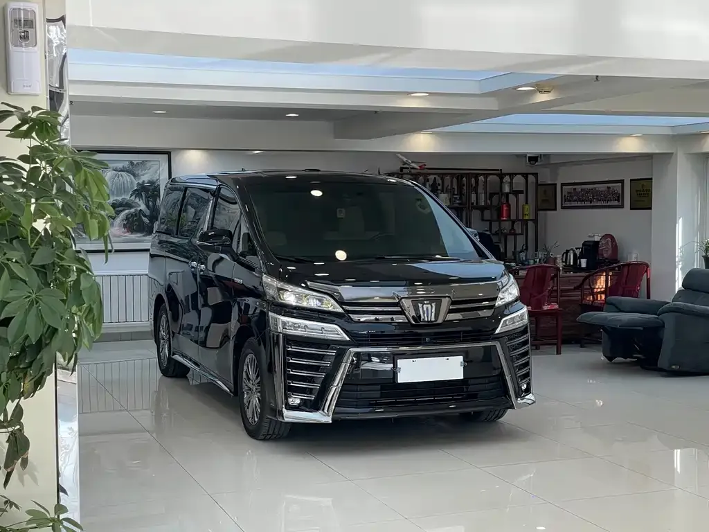 Toyota Alphard — фото 3