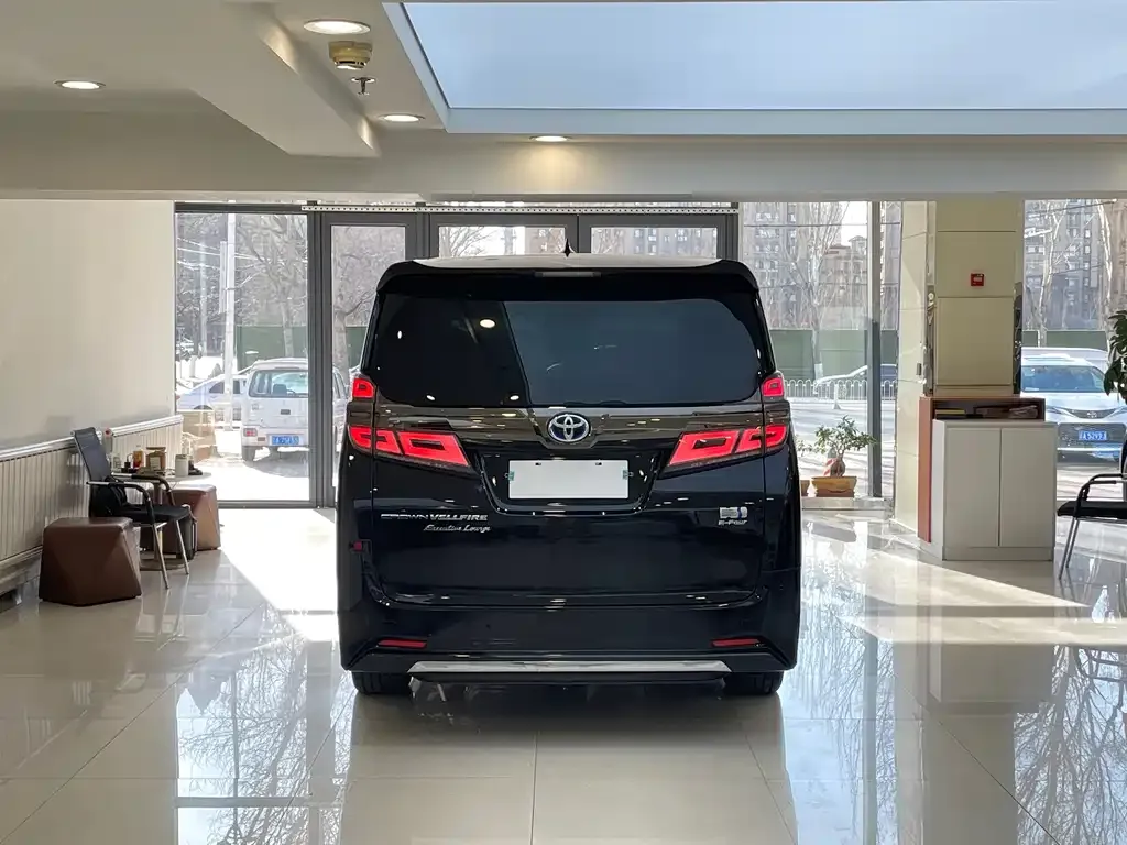 Toyota Alphard — фото 5