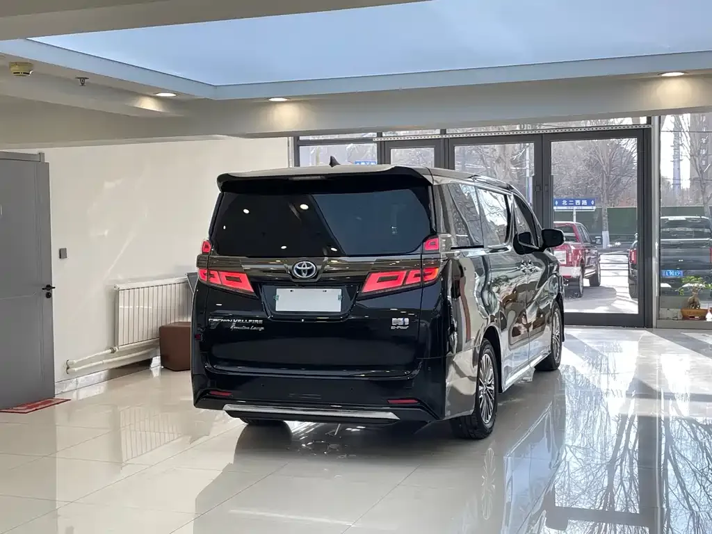 Toyota Alphard — фото 6