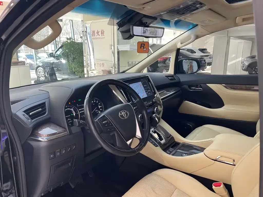 Toyota Alphard — фото 7