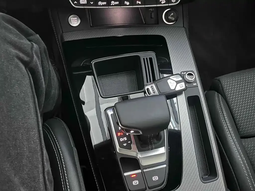 Audi Q5L Sportback — фото 10