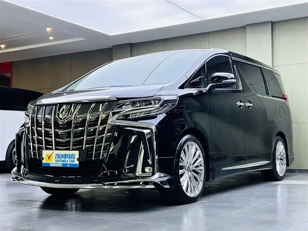 Toyota Alphard — фото 1