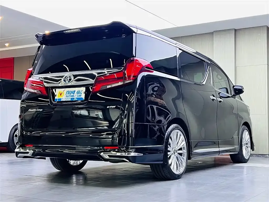 Toyota Alphard — фото 4
