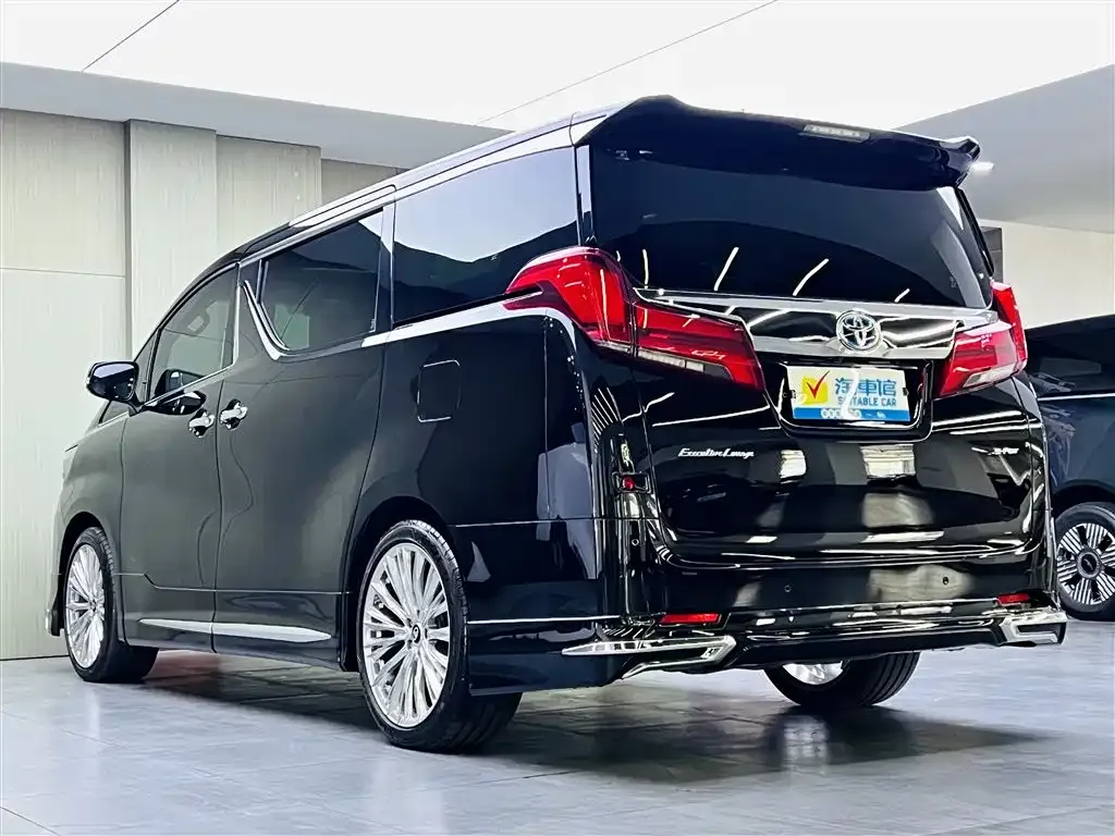 Toyota Alphard — фото 6