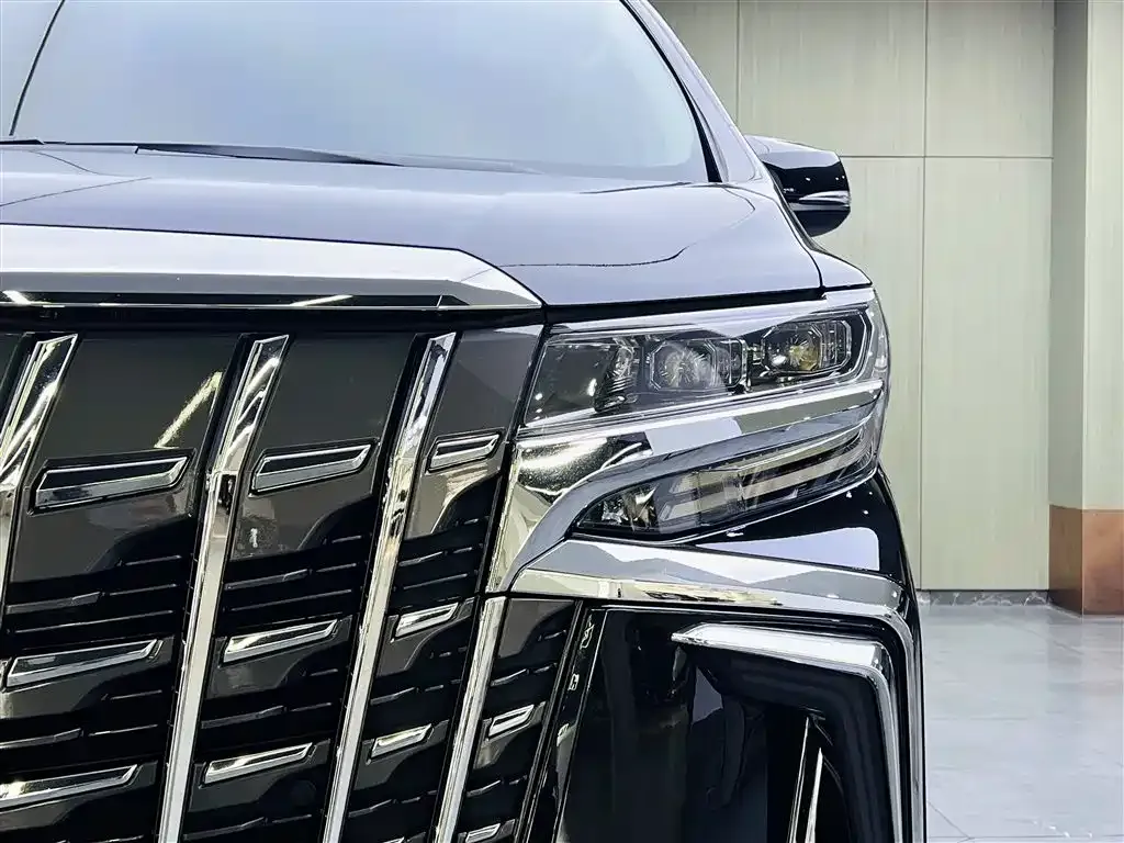 Toyota Alphard — фото 7