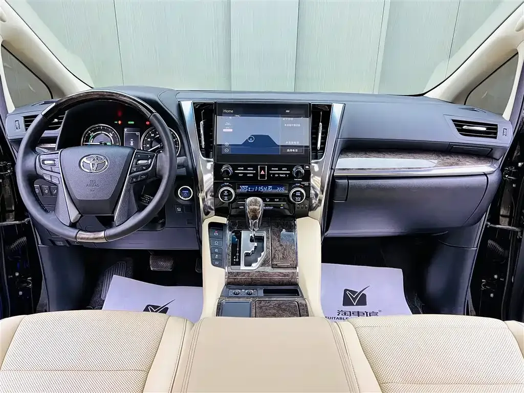 Toyota Alphard — фото 9