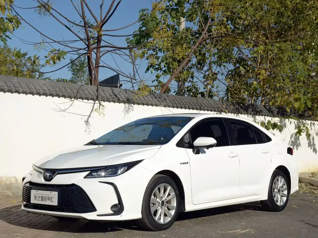 Toyota Corolla — фото 1