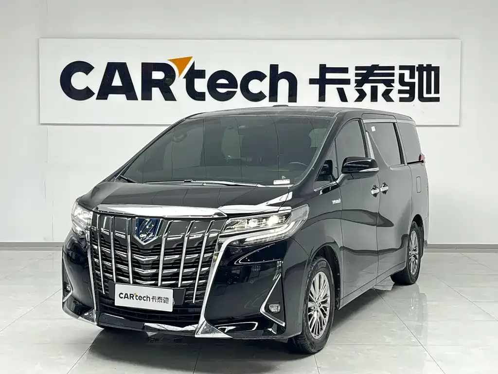 Toyota Alphard — фото 1
