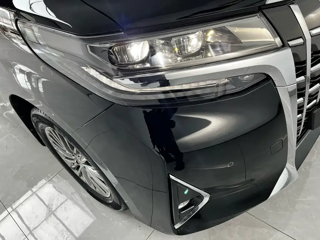 Toyota Alphard — фото 5