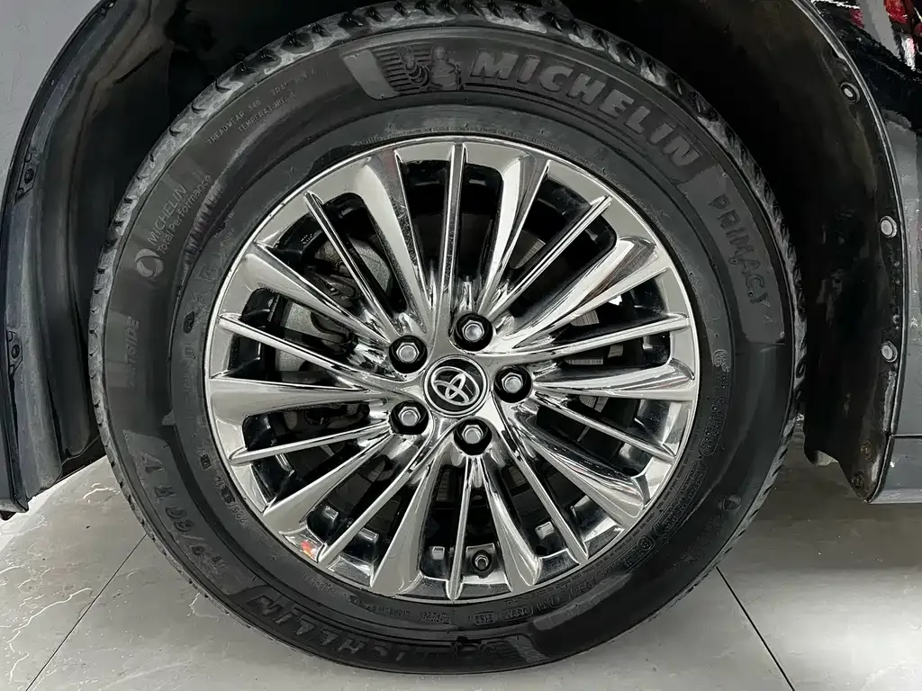 Toyota Alphard — фото 6