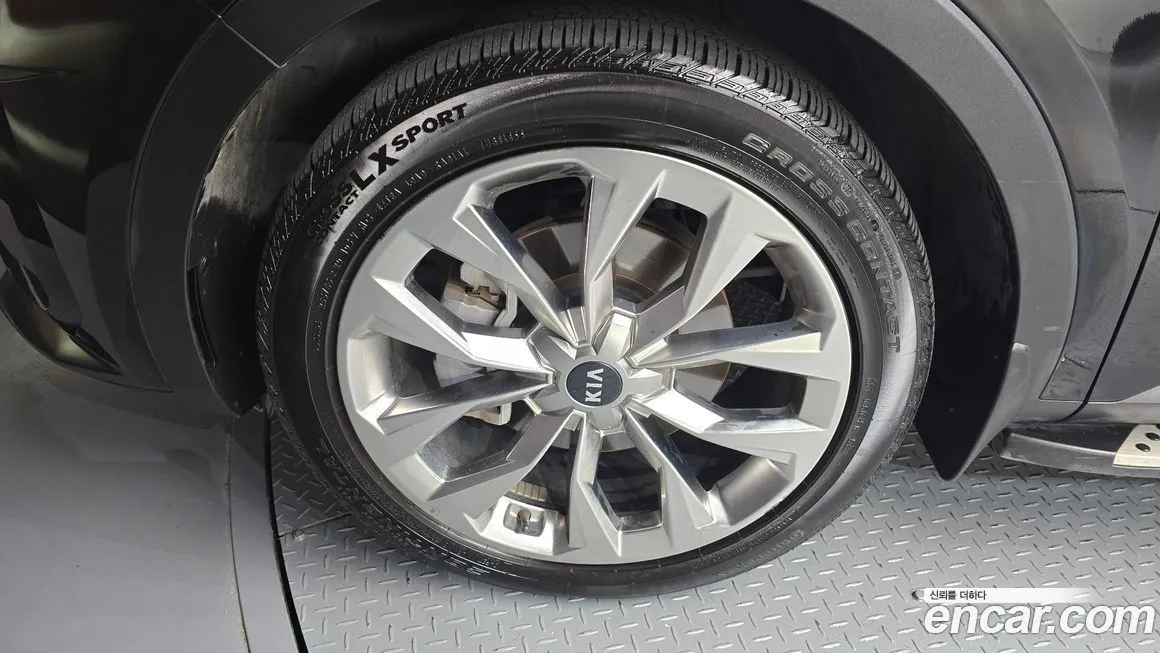 Kia Sorento — фото 5