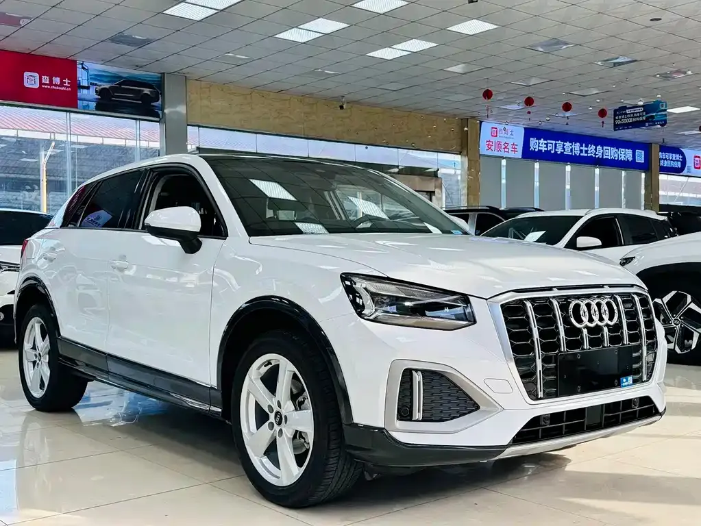 Audi Q2L — фото 1