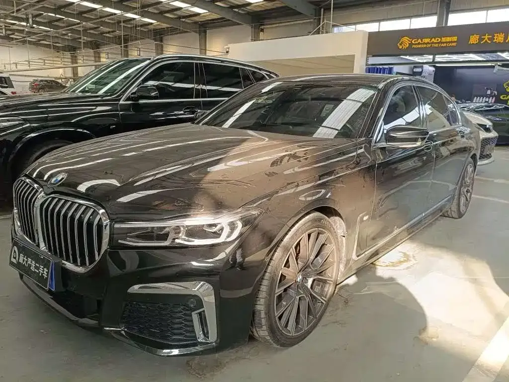 BMW 7 Series — фото 1