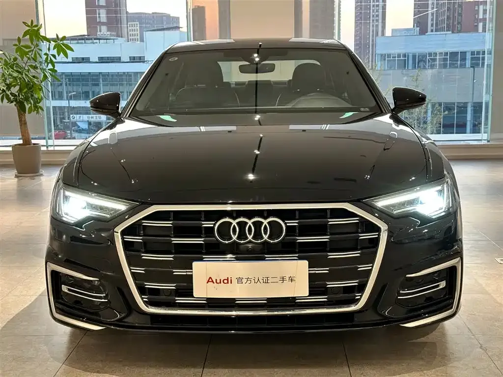 Audi A6L — фото 1