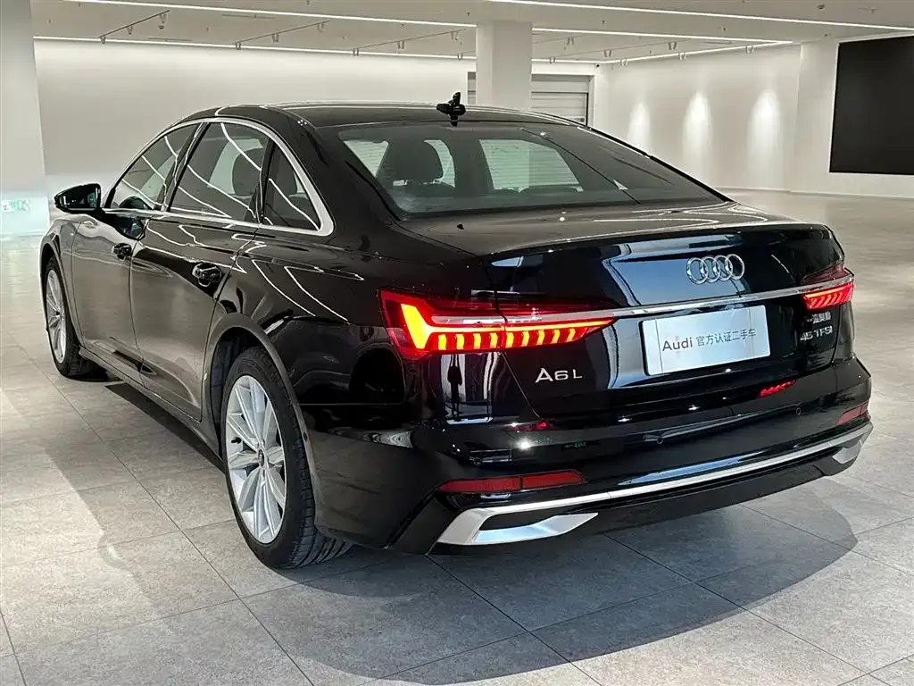 Audi A6L — фото 9